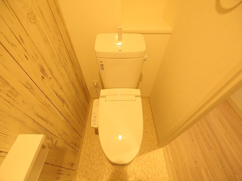 トイレ　温水洗浄暖房便座付トイレ