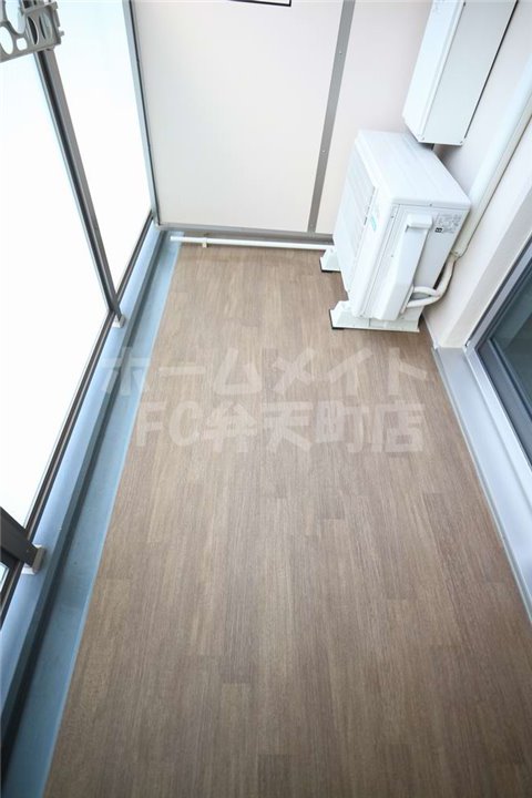 バルコニー　バルコニーからの眺めを楽しみながら食事をしませんか