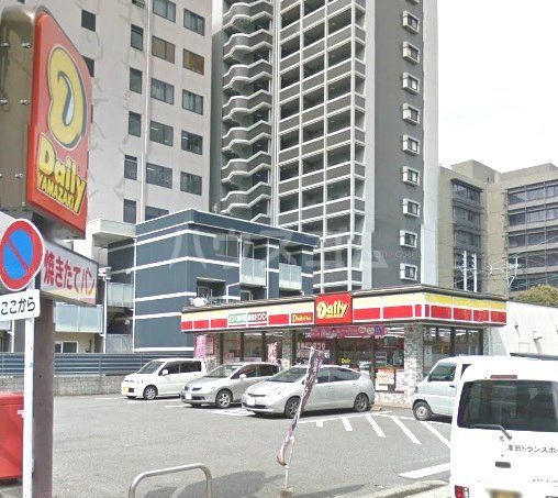コンビニ　デイリーヤマザキ博多駅東店（コンビニ）まで234m