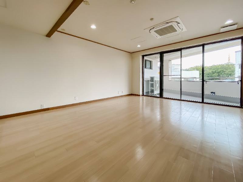 居室・リビング　１８．７帖のリビングです♪