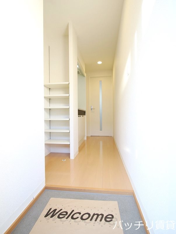 玄関　同タイプ写真の為、現状優先