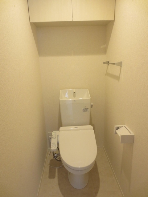 トイレ　１０２　温水洗浄暖房便座トイレ