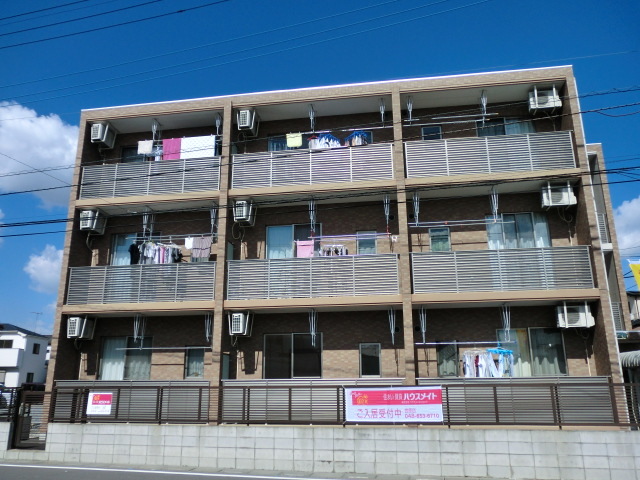 建物外観　安心のオートロック付きマンション