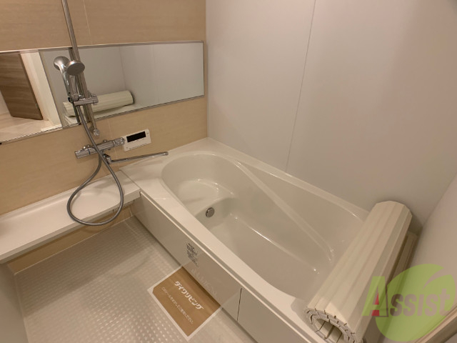バス・シャワールーム　お風呂は広さもありオシャレなデザインですね。