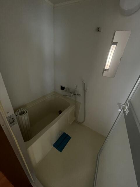 バス・シャワールーム　?