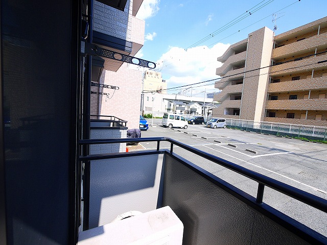 バルコニー　陽当たり良好なバルコニーです