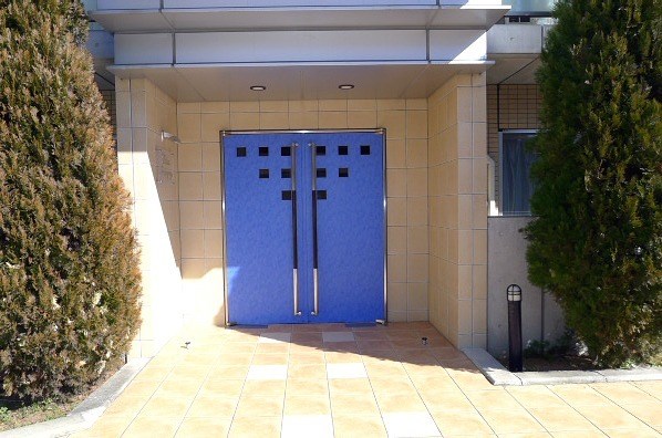 エントランス　★仲介手数料は賃料の半額＋税★