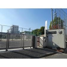 小学校　広島市立戸坂小学校（小学校）まで631m