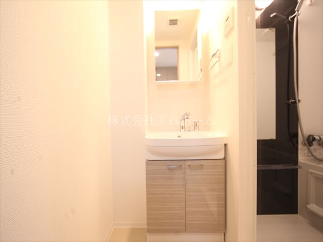 洗面設備　脱衣所　独立洗面台（シャンプードレッサー付）