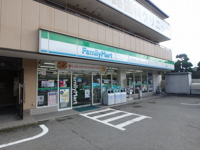 コンビニ　ファミリーマート箕面白島店（コンビニ）まで888m