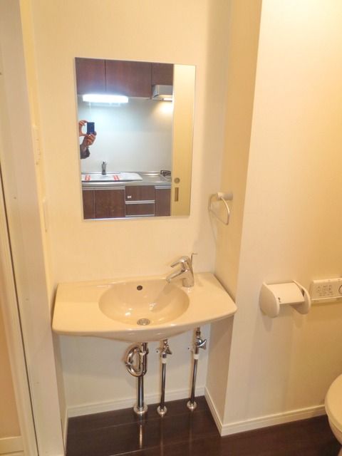 洗面設備　★便利な独立洗面台付です★