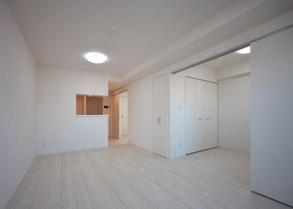 居室・リビング　☆明るい洋室☆