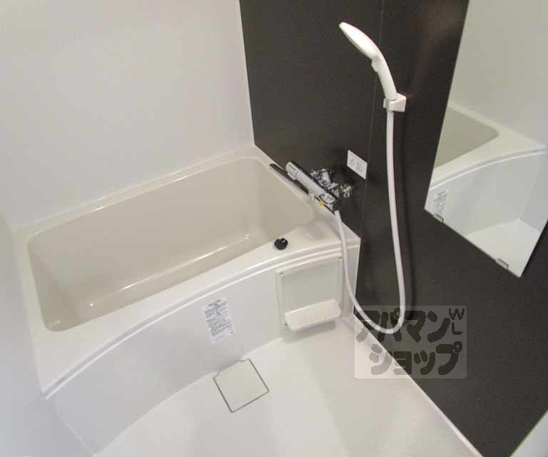 バス・シャワールーム　１０４号室の写真です。