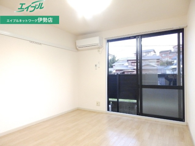 居室・リビング　別部屋参考写真です