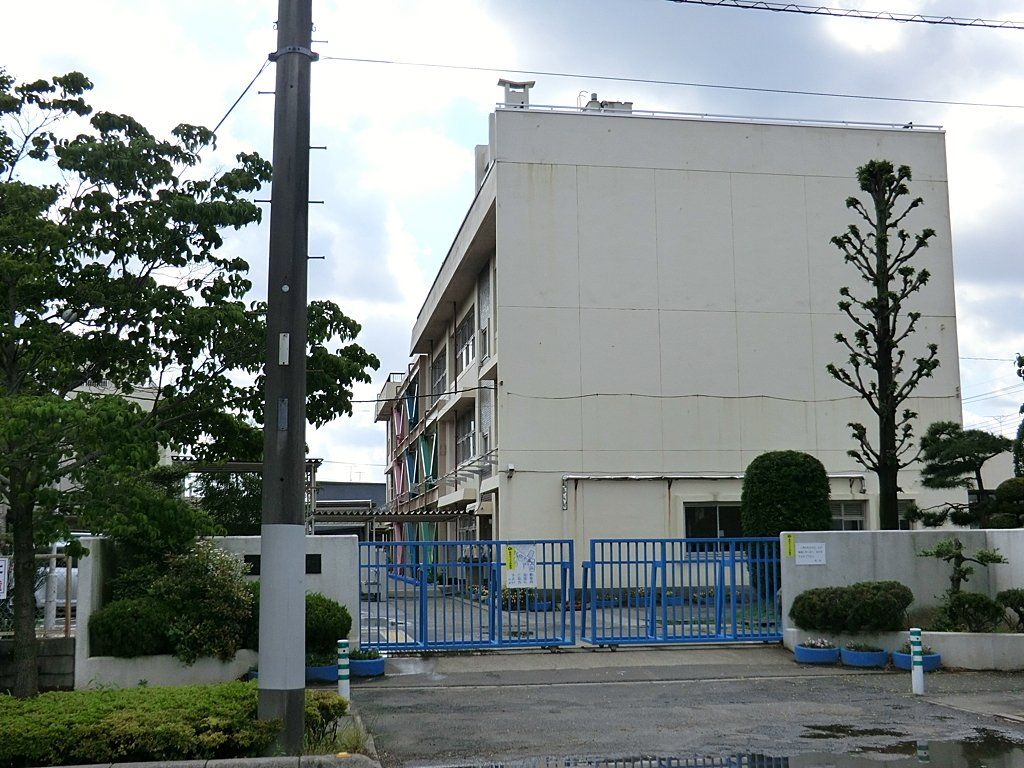 小学校　越谷市立川柳小学校（小学校）まで1100m