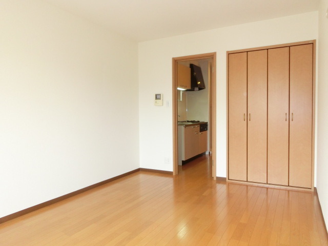 居室・リビング　広々８帖のお部屋。レイアウトも自由自在ですね。