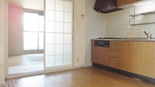 居室・リビング　各部屋に収納あり