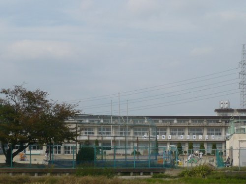 小学校　弥富市立白鳥小学校（小学校）まで1203m