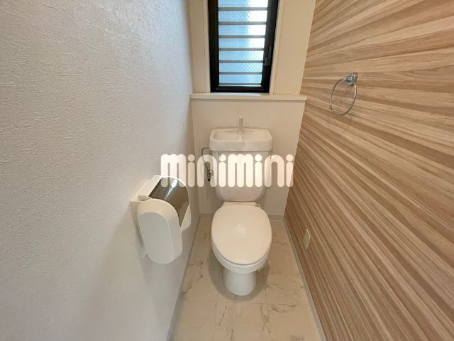 トイレ　トイレにも窓があります