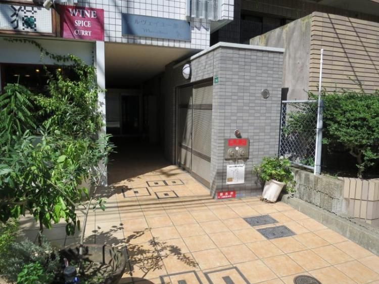 エントランス　メルヴェイユー薬院