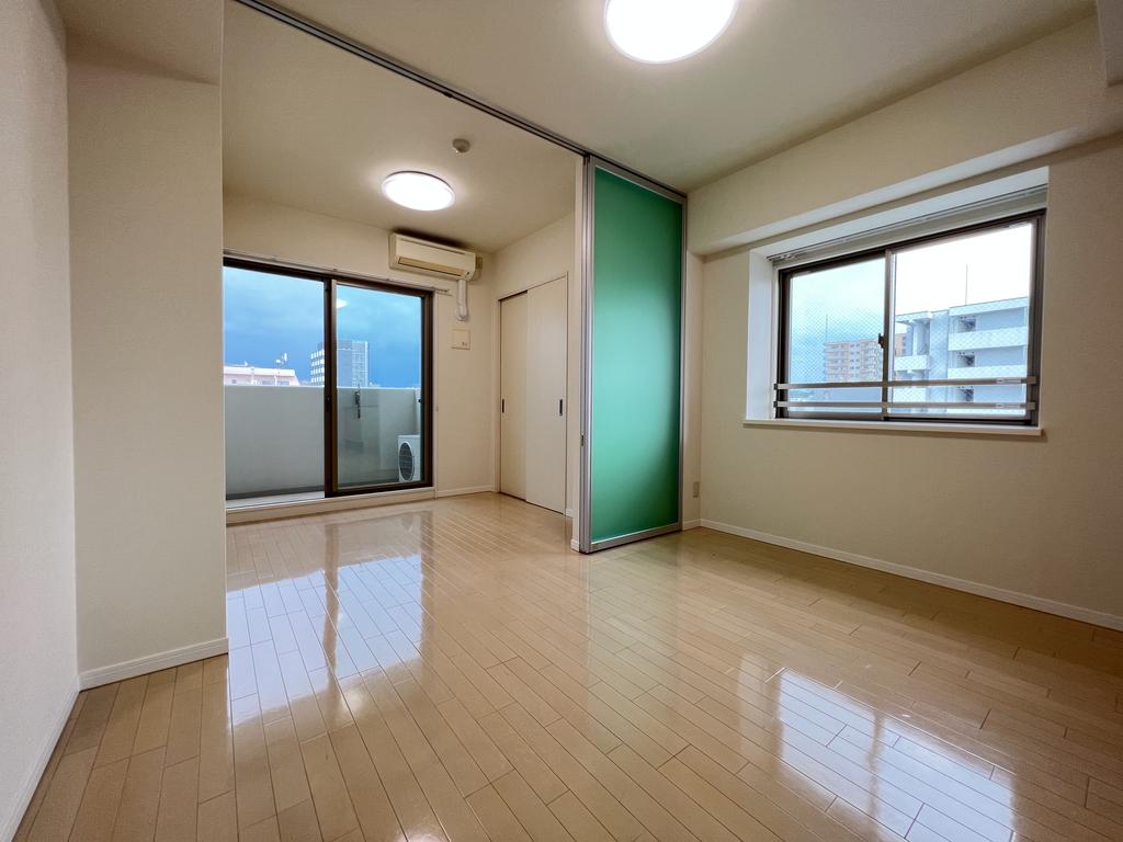 居室・リビング　以下　角部屋別居室　参考写真