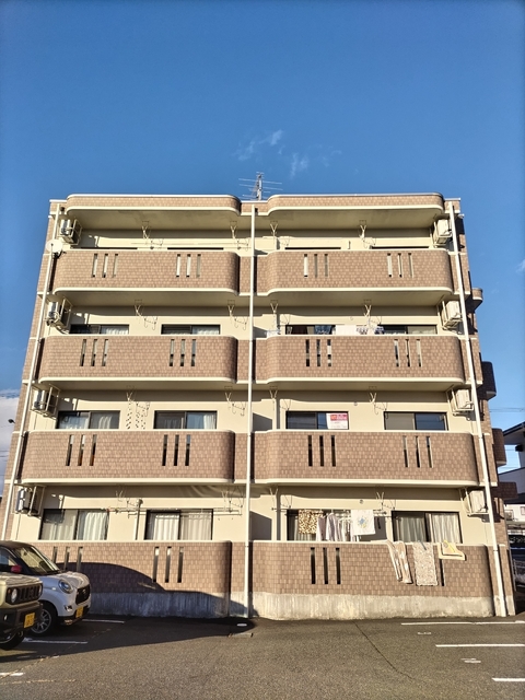 建物外観　２０２４年１２月撮影