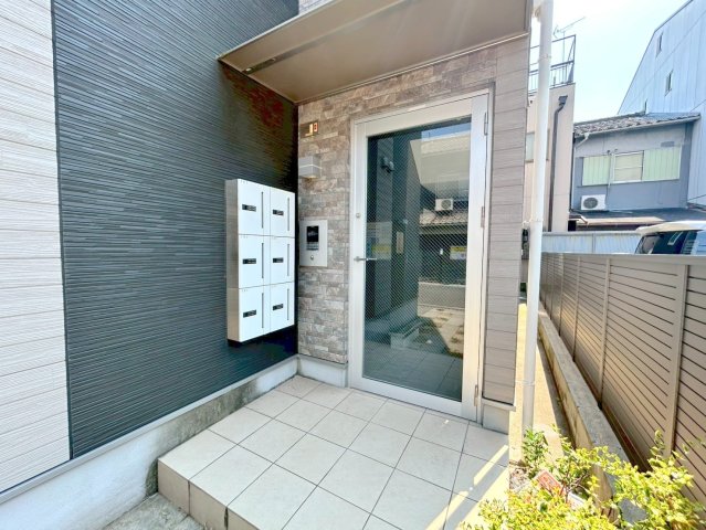 エントランス　綺麗なエントランスです。