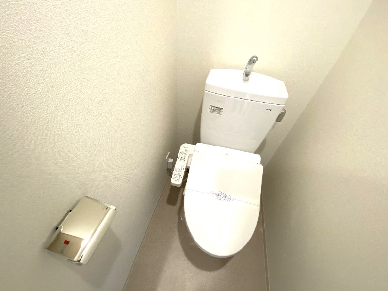 トイレ　冬場も安心の温水洗浄便座！