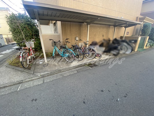 その他共有部分　屋根付き駐輪スペース付き♪
