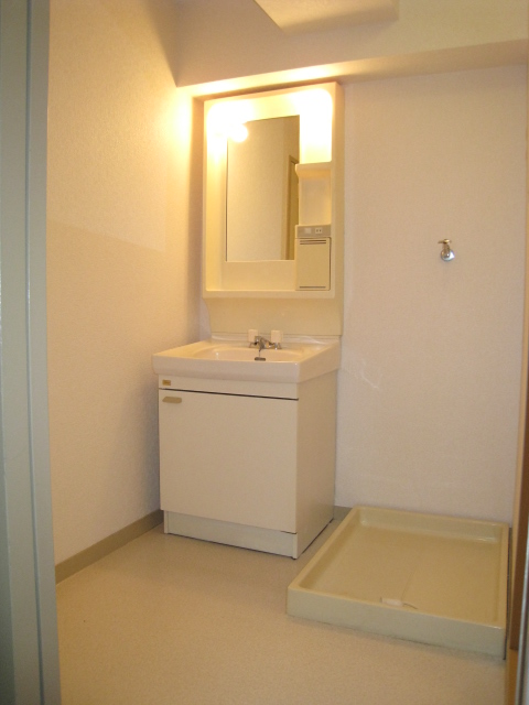 洗面設備　※別部屋のお写真で、現況優先と致します。