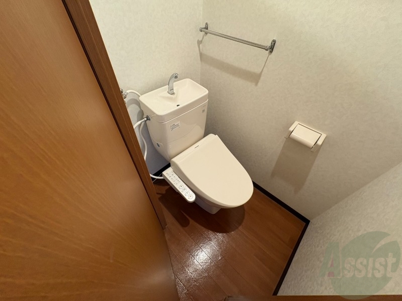 トイレ　ウォシュレット機能がついたトイレです。安心して使用できます。