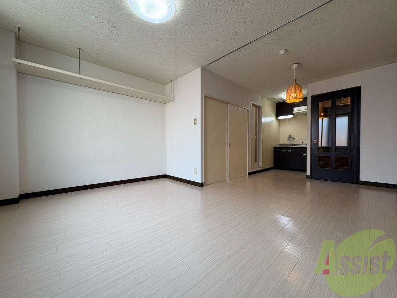 その他部屋・スペース　こちらのお部屋は光が差し込む、温かみのあるお部屋です。