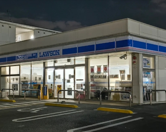 コンビニ　ローソン八潮駅南店（コンビニ）まで395m