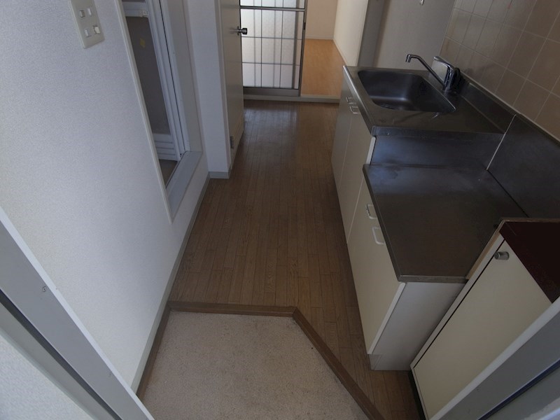 玄関　同物件・別部屋写真