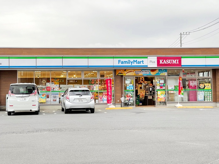 コンビニ　ファミリーマート（コンビニ）まで400m