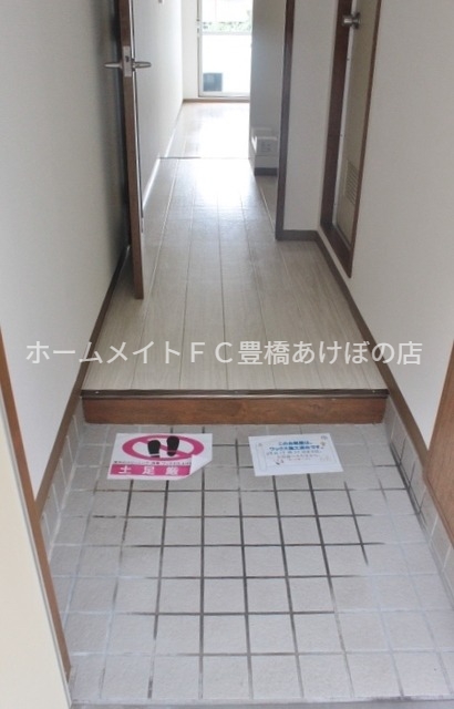 玄関　同型別部屋写真