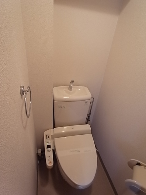 トイレ　ウォシュレット機能付きです