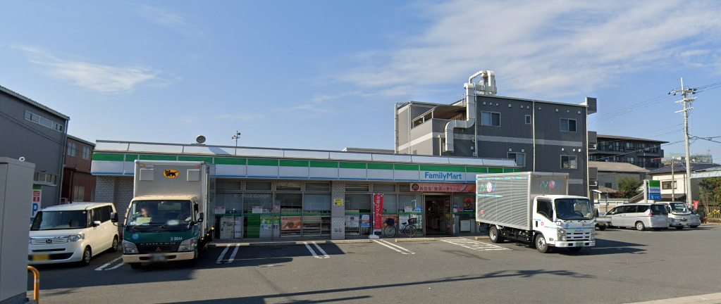 コンビニ　ファミリーマート 高井田西三丁目店（コンビニ）まで334m