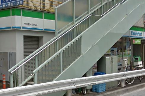 コンビニ　ファミリーマート 中目黒一丁目店（コンビニ）まで238m