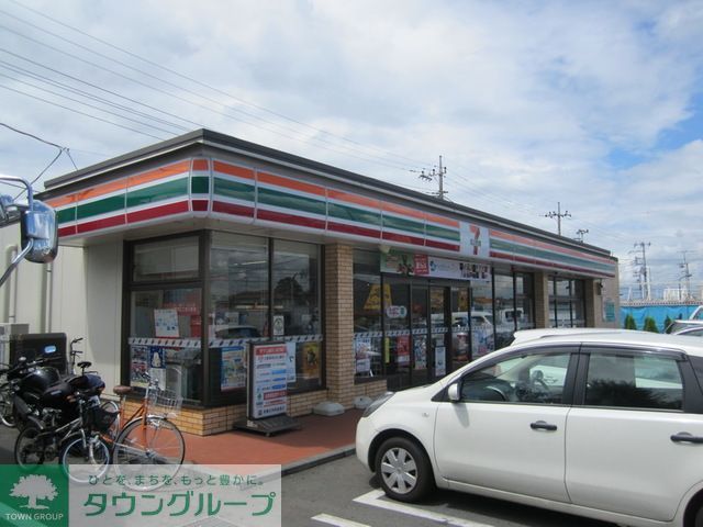 コンビニ　セブンイレブン八王子小宮店（コンビニ）まで490m
