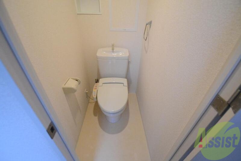 トイレ　ウォシュレット付きのお手洗いです。
