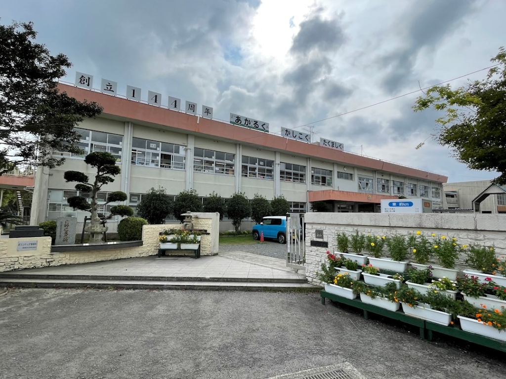 小学校　鹿児島市立石谷小学校（小学校）まで2050m