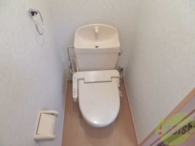 トイレ　お手洗いはもちろん温水洗浄付き。これだけは外せません。