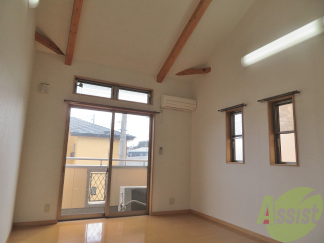 居室・リビング　天井の高さがあり開放感があるお部屋でした、、