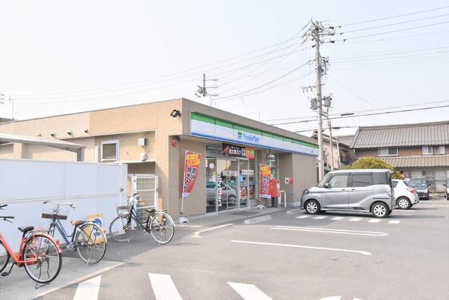 コンビニ　ファミリーマート七宝駅前店（コンビニ）まで400m