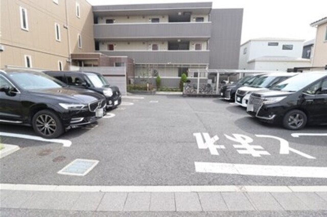 駐車場　駐車場