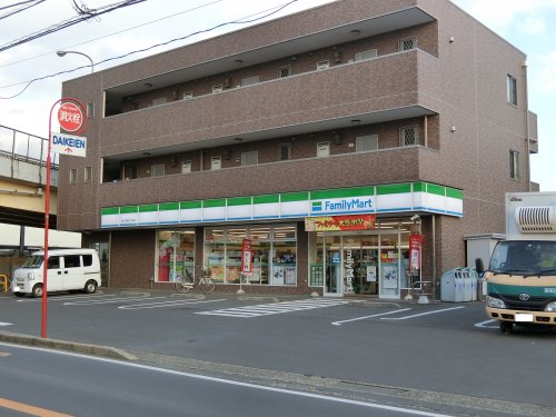 コンビニ　ファミリーマート 市川下貝塚二丁目店（コンビニ）まで564m