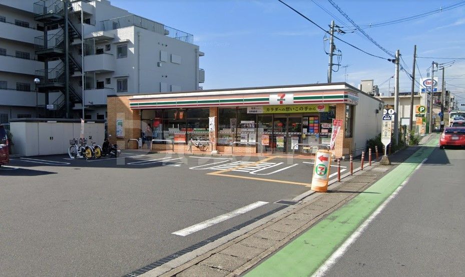 コンビニ　セブンイレブンさいたま三橋3丁目店（コンビニ）まで270m
