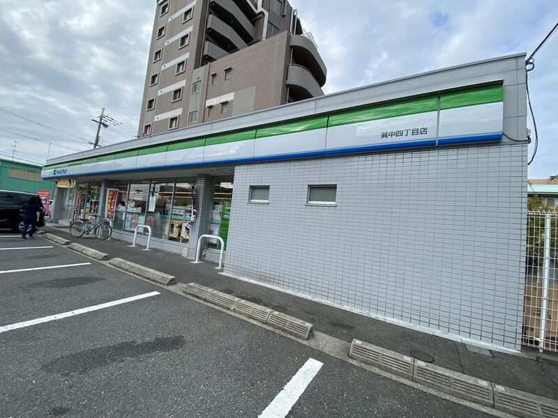 コンビニ　ファミリーマート巽中四丁目店（コンビニ）まで197m