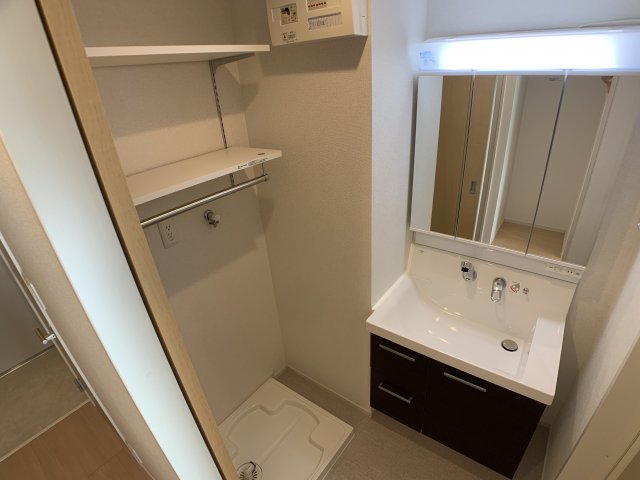 洗面設備　洗髪洗面化粧台付きです♪